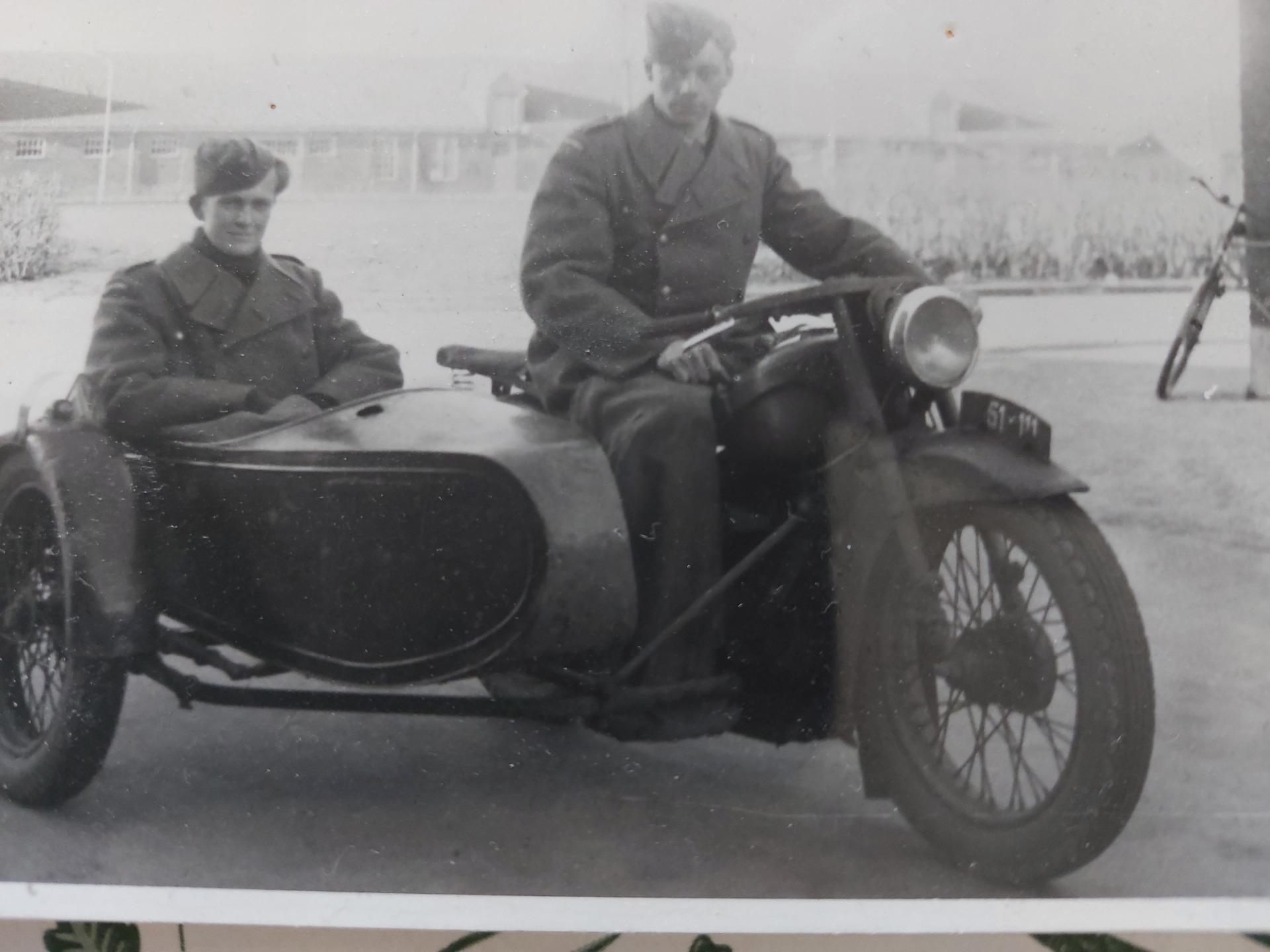 Min far i sidevognen i 1946